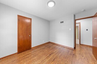 417 Ballman Ave in Ferguson, MO - Foto de edificio - Building Photo