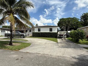 8331 SW 31st St in Miami, FL - Building Photo - Building Photo