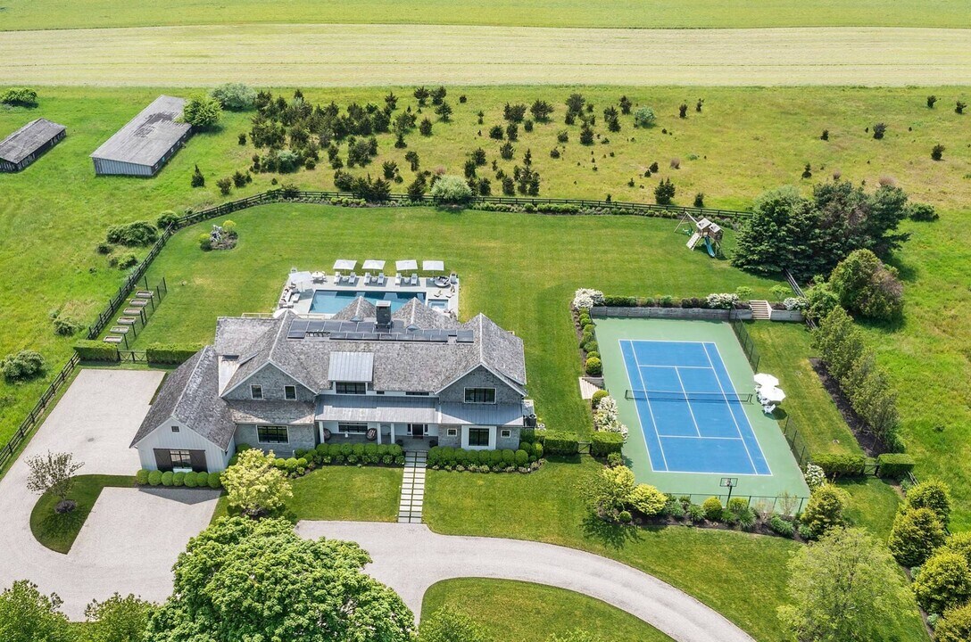 290 Lumber Ln in Bridgehampton, NY - Foto de edificio