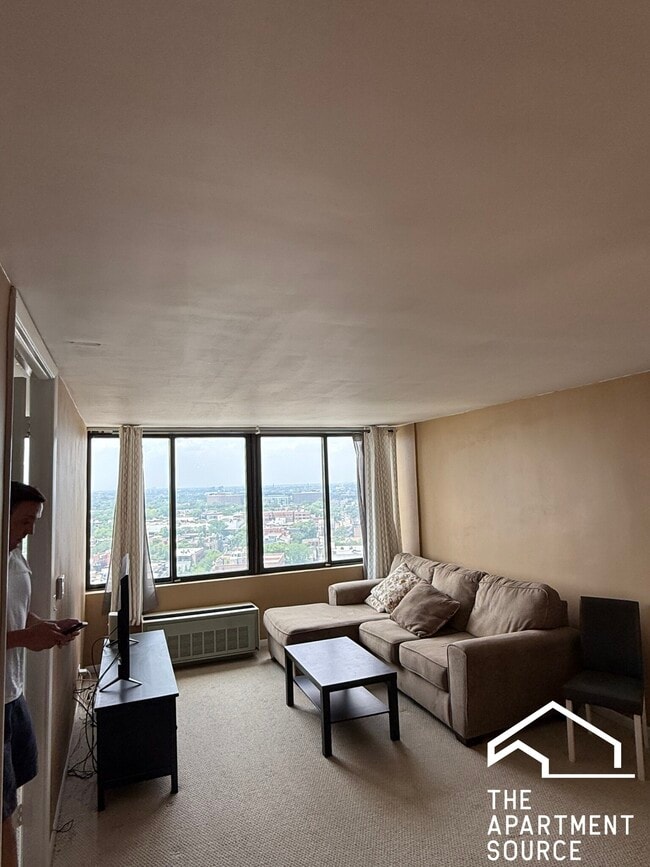 2754 N Hampden Ct in Chicago, IL - Building Photo - Building Photo