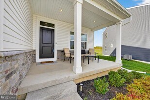 167 Aspen Ln in Macungie, PA - Building Photo