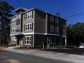 Places on Conradi at FSU in Tallahassee, FL - Foto de edificio - Building Photo