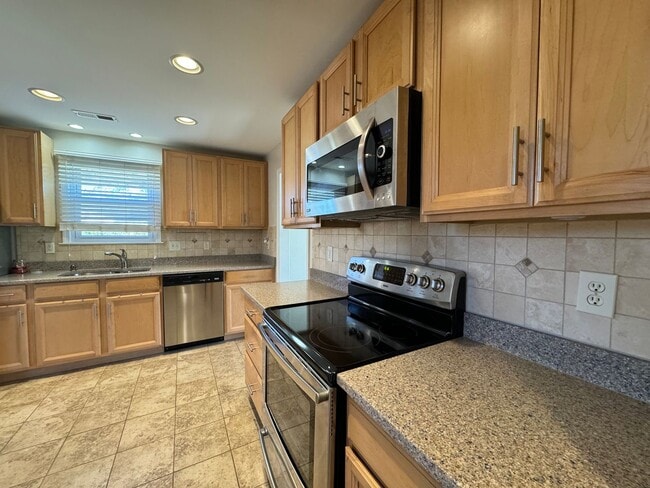 1933 Independence Blvd in Virginia Beach, VA - Building Photo - Building Photo