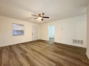 306 Jones Ave in Easley, SC - Building Photo - Building Photo