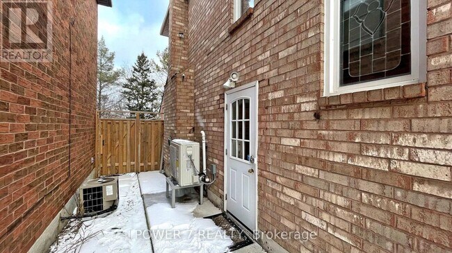 46 Bayel Crescent in Richmond Hill, ON - Building Photo - Building Photo