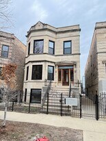 2528 W Cortez St in Chicago, IL - Building Photo