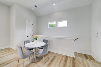 846 Elkhart St in Houston, TX - Building Photo - Building Photo