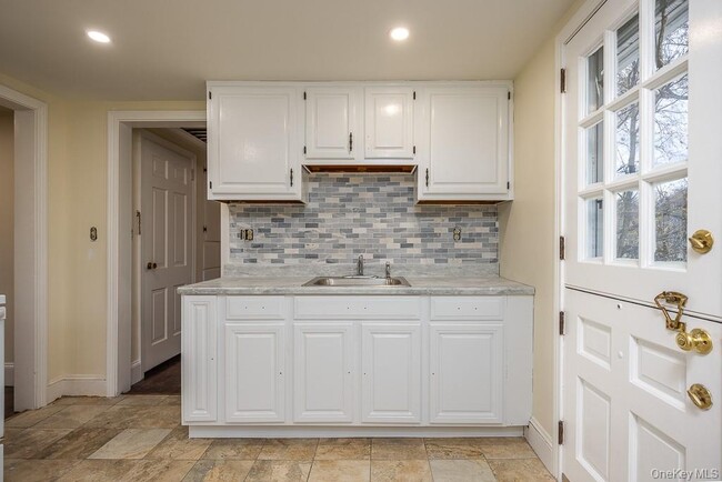 5 W Stone St in Newburgh, NY - Building Photo - Building Photo