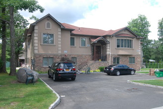 26 Ellish Pky in Spring Valley, NY - Foto de edificio - Building Photo