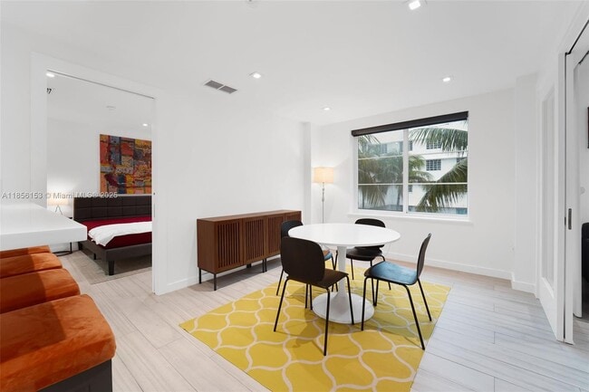 1460 Ocean Dr in Miami Beach, FL - Building Photo - Building Photo