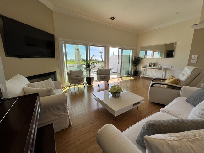 147 S Shore Dr in Solana Beach, CA - Building Photo - Building Photo