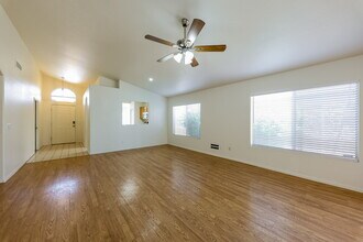 2217 E Kelton Ln in Phoenix, AZ - Building Photo - Building Photo