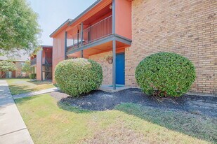 Bay Colony in Killeen, TX - Building Photo