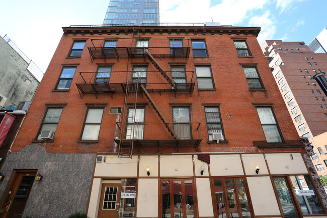 300 E 52nd St in New York, NY - Building Photo - Building Photo