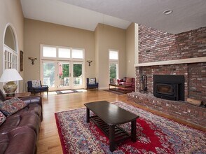 8 Kalamat Farms Cir in Shrewsbury, MA - Building Photo - Building Photo