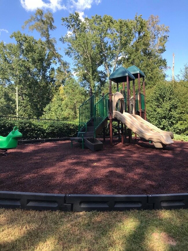 102 E Haven Ct in Kathleen, GA - Building Photo - Building Photo