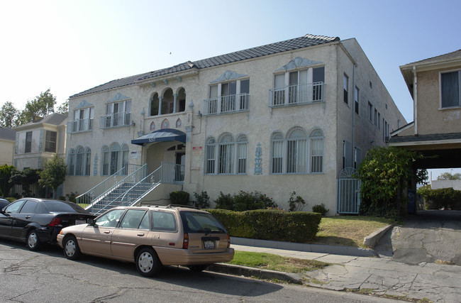 Queen Apartments in Los Angeles, CA - Building Photo - Building Photo