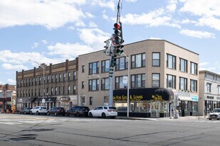 200-212 Sunrise Hwy in Rockville Centre, NY - Building Photo