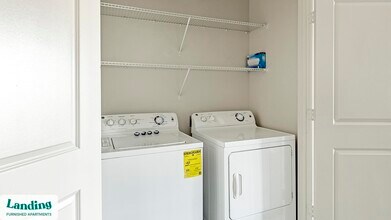 750 Fort Worth Ave, Unit 307 in Dallas, TX - Building Photo - Building Photo