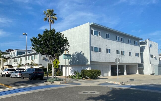 1000 Highland Ave, Unit 11 in Manhattan Beach, CA - Building Photo - Building Photo