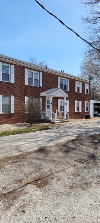 110 E Mill St in Rochester, IL - Building Photo