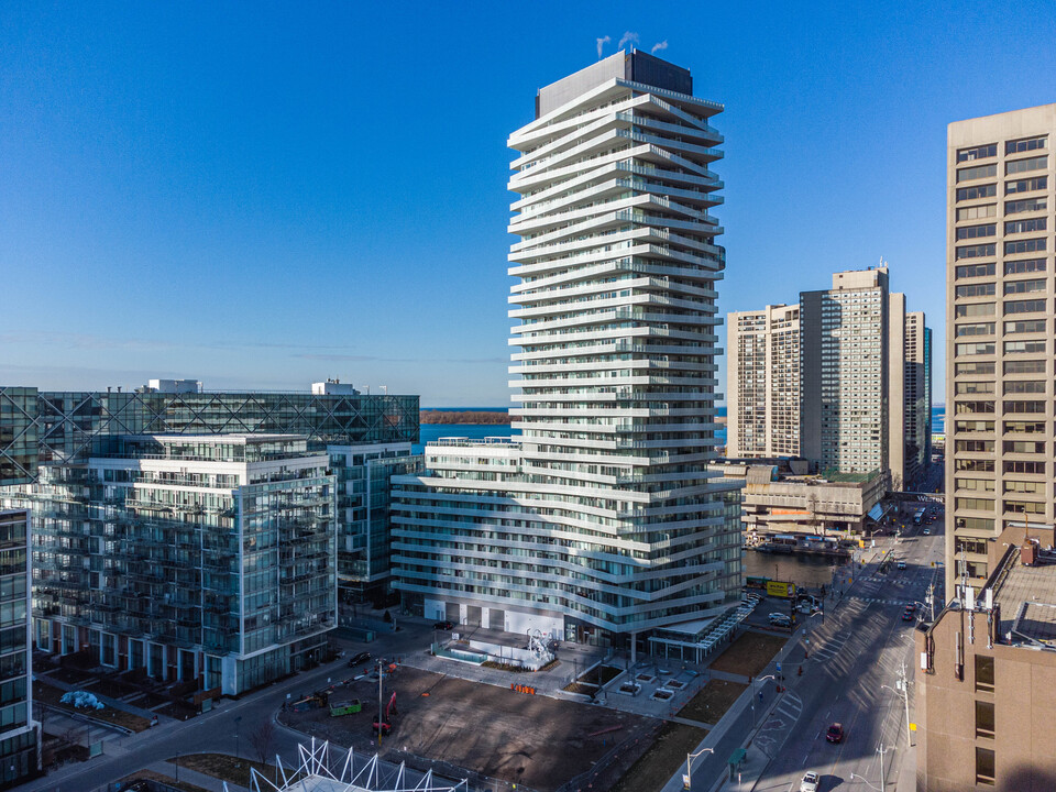Tower at Pier 27 in Toronto, ON - Building Photo
