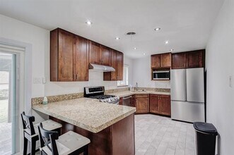 8730 Gladwood Ln in Dallas, TX - Building Photo - Building Photo