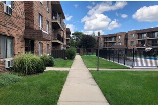 3531 Central Rd, Unit 1 in Glenview, IL - Building Photo