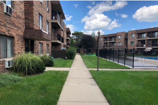 3531 Central Rd, Unit 1 in Glenview, IL - Building Photo
