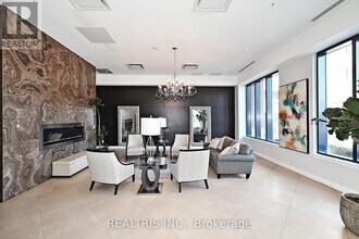 11611 Yonge St in Richmond Hill, ON - Building Photo - Building Photo