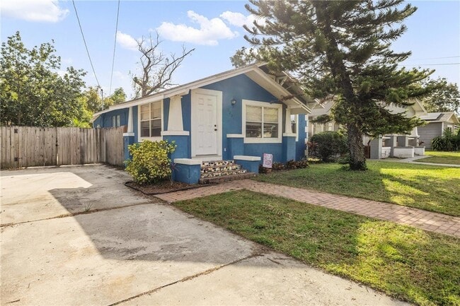 property at 1209 E Ida St