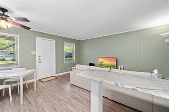 601 W College St in Grapevine, TX - Building Photo - Building Photo