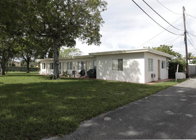 329 NE 4th St in Hallandale Beach, FL - Building Photo - Building Photo