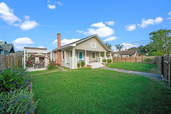 5711 Sherman St in Houston, TX - Building Photo - Building Photo