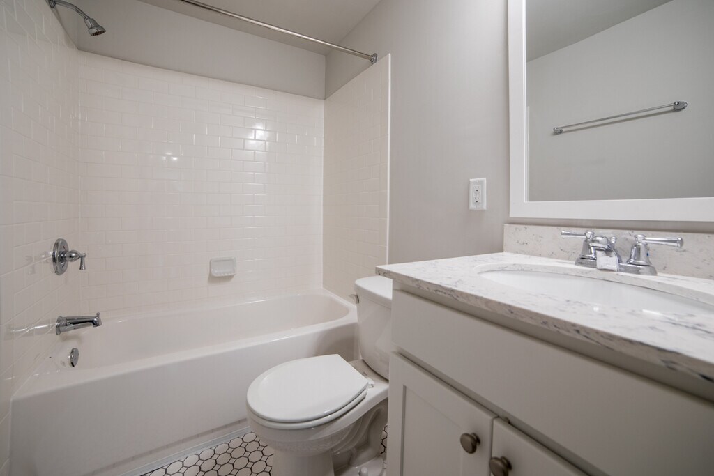 Buckingham & Balmoral Apartments in Indianapolis, IN