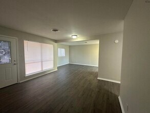 910 Van Horn St in Iowa Park, TX - Building Photo - Building Photo