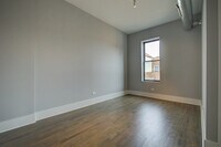 1044 W 18th St, Unit 2R photo'