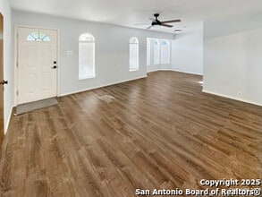 10806 Mt Tipton St in San Antonio, TX - Building Photo - Building Photo