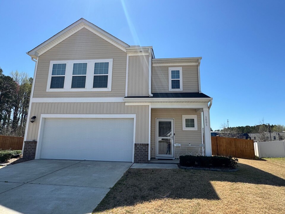 1001 Bonaventure Ct in Angier, NC - Building Photo