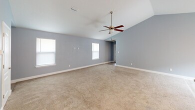 5184 Regalo Dr in Bellview, FL - Building Photo - Building Photo