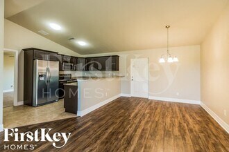 703 SW 13th Terrace in Cape Coral, FL - Foto de edificio - Building Photo