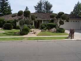1350 W Magill Ave in Fresno, CA - Building Photo