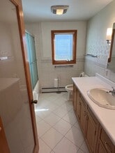16 Miano Dr, Unit 16 Miano Drive in New Britain, CT - Foto de edificio - Building Photo