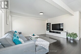 21 Vineyard Dr in Brampton, ON - Building Photo - Building Photo