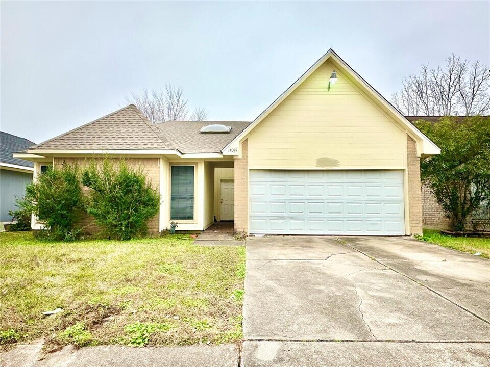 11014 Kirkwell Dr in Houston, TX - Building Photo