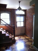 10 Grand St, Unit Carriage house in Poughkeepsie, NY - Foto de edificio - Building Photo