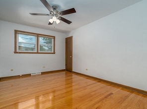 6941 W 96th Pl in Oak Lawn, IL - Foto de edificio - Building Photo