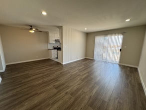 700 E Cedar Ave in Burbank, CA - Building Photo - Building Photo