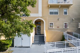 2900 NW 7th St in Miami, FL - Building Photo - Building Photo