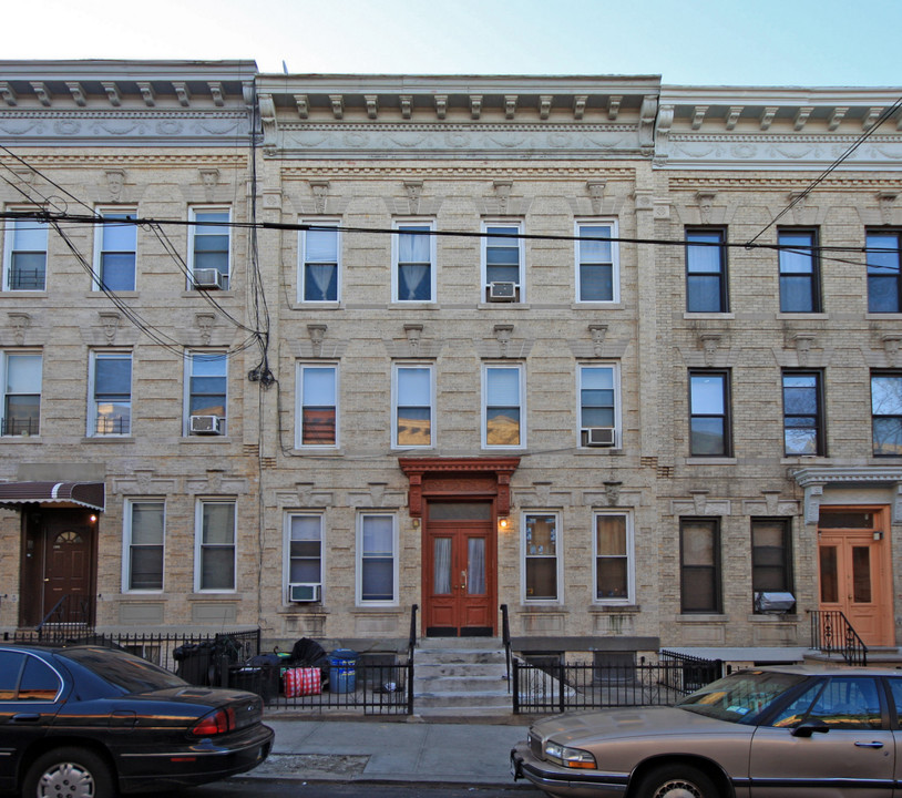 1924 Linden St in Flushing, NY - Building Photo